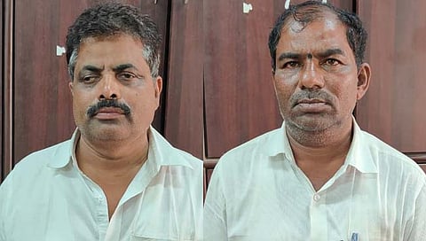 कोल्हापूर :  कुर्डू येथील ग्रामविकास अधिकाऱ्यासह ग्रामपंचायत सदस्य ३० हजार रुपयांची लाच घेताना जेरबंद