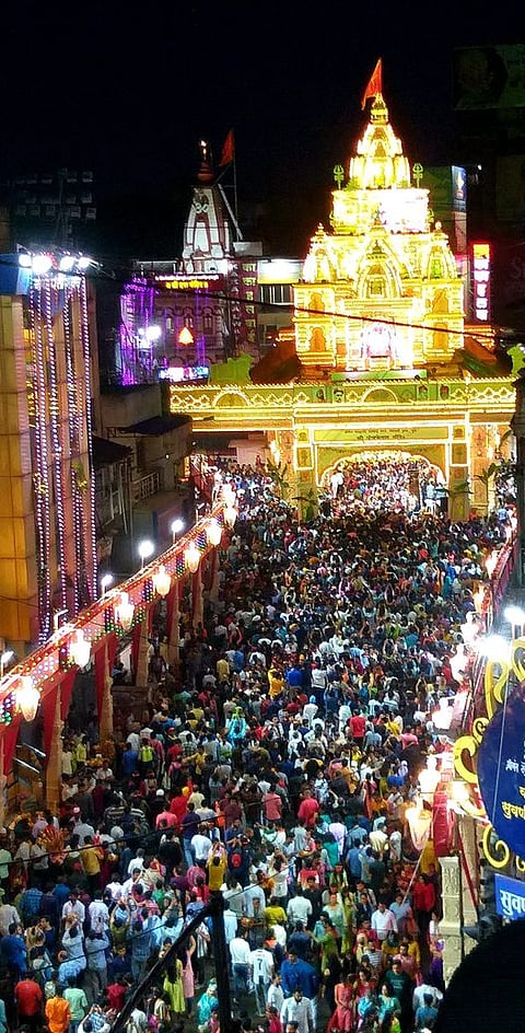 पुणे : जिवंत देखावे पाहण्यासाठी गणेशभक्तांची तुफान गर्दी; विकेंडचा मुहूर्त साधत गणरायाचे दर्शन
