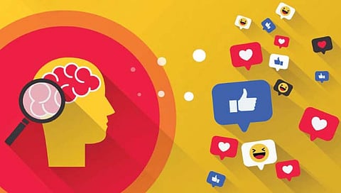Social Media  Harms : सोशल मीडियाचा अतिरेक मानसिक आरोग्यासाठी ठरतो ‘धीमे विष’!