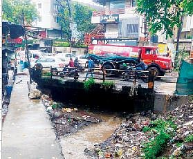 अतिक्रमणांनी घोटला ओढ्यांचा गळा! नर्‍हे परिसरातील चित्र