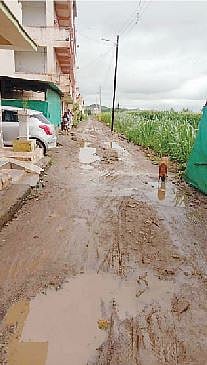 मंचर- पिंपळगाव रस्त्यावरील खानदेशी मळा, लोंढे मळा शाळेकडे जाणार्‍या रस्त्याची झालेली दुरवस्था.