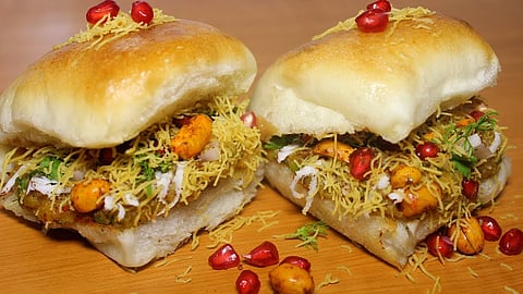 Kachhi Dabeli origin :  कच्ची दाबेलीतील ‘कच्ची’चा नेमका अर्थ काय?