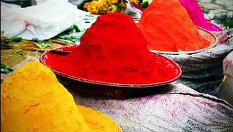 सोलापूर : देशभरातील देवस्थानात केमचे हळद-कुंकू; नवरात्रौत्सवाच्या पार्श्वभूमीवर दररोज 70 टन कुंकवाची निर्यात