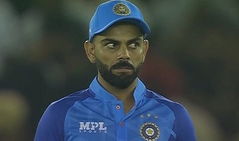 Virat Kohli reaction : ‘धुलाई’ उमेश यादवची चर्चा विराटच्‍या ‘रिॲक्‍शन’ची …