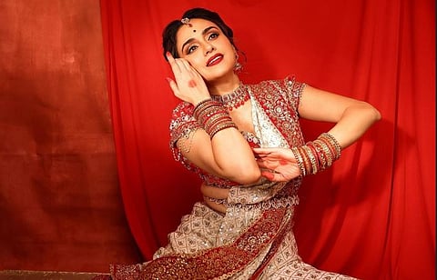 amruta khanvilkar 
