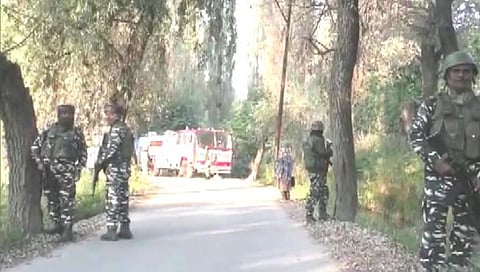 J&K News : बारामुल्लाच्या येडीपोरा, पट्टण भागात दहशतवादी आणि सुरक्षा दलांमध्ये चकमक
