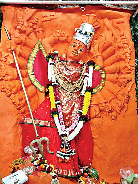 कळवण : मूर्ती संवर्धनानंतर देवीची अतिप्राचीन  व स्वयंभू स्वरुपातील मूर्तीचे विलोभनीय रुप.