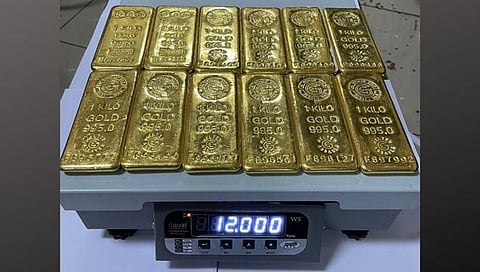 मुंबई विमानतळावर तब्बल साडेपाच कोटींची 12 किलोची सोन्याची बिस्किटे जप्त!