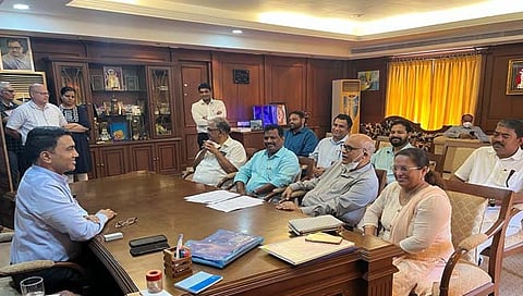 काँग्रेस आमदार  
