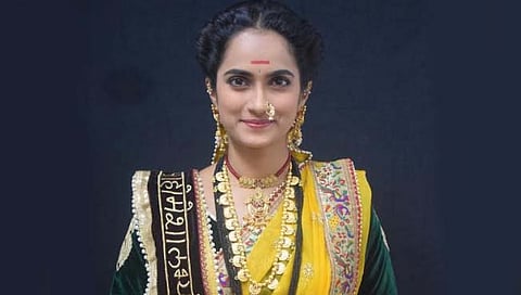 अभिनेत्री एतशा संझगिरी 