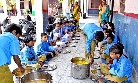 पिंपरी : शालेय पोषण आहार पोटात नाही तर कचऱ्याच्या डब्यात