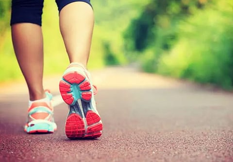 Walking for Weight Loss : वजन कमी करण्‍यासाठी दररोज नेमकं किती पावले चालावे? जाणून घ्‍या नवीन संशोधनातील माहिती