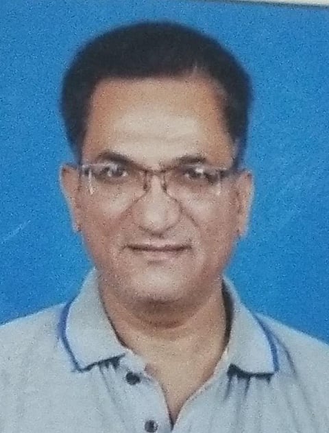 रेडिमेड कपड्याचे व्यापारी पांडुरंग बद्रीनारायण बकरे.
