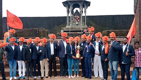 राष्ट्रीय क्रीडा स्पर्धेत सुवर्ण कामगिरी करणाऱ्या खेळाडूंनी  छत्रपती शिवरायांना दिली मानवंदना!