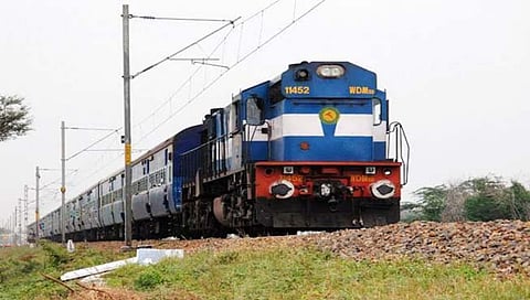 मुंबई : चार साप्ताहिक विशेष गाड्यांचा कालावधी वाढला
