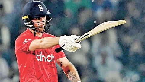 PAK vs ENG : इंग्लंडने केली पाक गोलंदाजांची धुलाई