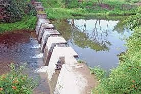 चांडोली खुर्दमधील माती बंधार्‍याची दुरुस्ती करा