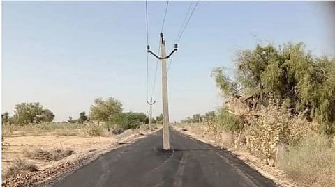 ताथवडे : विजेचे खांब देताहेत अपघाताला निमंत्रण