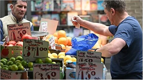 ब्रिटनमध्ये महागाईचा भडका; लोकांवर उपासमारीची वेळ – Millions in Britain skipping meals