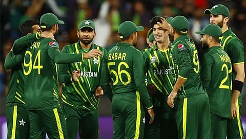 Pakistan Team : पाकिस्तानचा सेमी फायनलमध्ये पोहचण्याचा मार्ग खडतर; जाणून घ्या समीकरण…