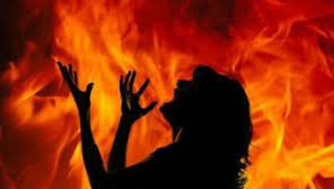 Crime News : एक्स बॉयफ्रेंडने पेटवलेल्या युवतीचा मृत्यू, दुमका शहरात अवघ्या दीड महिन्यातील दुसरी घटना