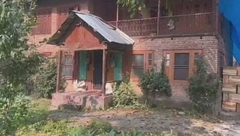 Kashmiri Pandits : दहशतीच्या वातावरणात अखेरच्या काश्मिरी पंडित महिलेने सोडले काश्मीर खोरे