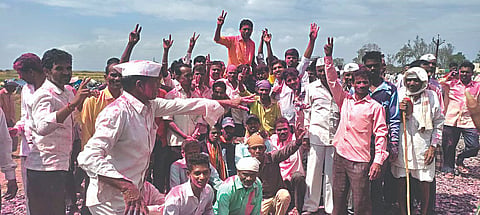 पेठ : विजयानंतर जल्लोष करताना आडगाव (भु) येथील कार्येकर्ते.