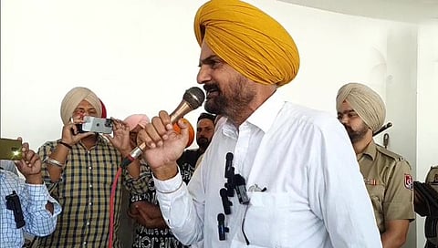 Sidhu Moose Wala :… तर आम्‍ही भारत सोडणार : सिद्धू मूसेवालाच्‍या वडिलांचा इशारा