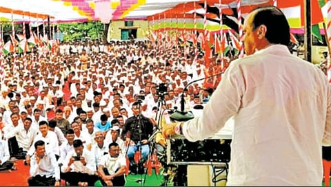 पन्नास लोकांचे सरकार अधिकार्‍यांच्या बदल्यात दंग : अजित पवार
