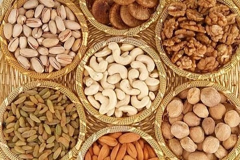 पुणे : सुकामेव्यात  स्वस्ताई ; दहा ते पंधरा टक्क्यांनी दर उतरले