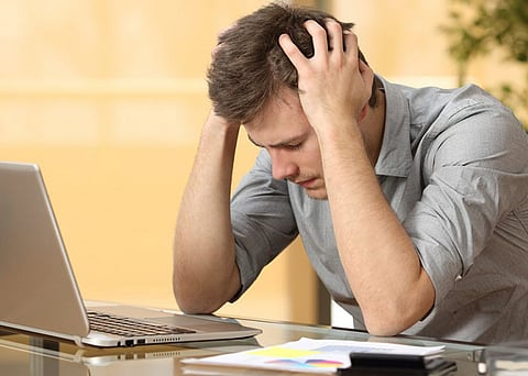 Stress Awareness : तणावाचे दुष्परिणाम टाळण्‍यासाठी रोजच्‍या जगण्‍यात ‘या’ टिप्स फॉलो करा