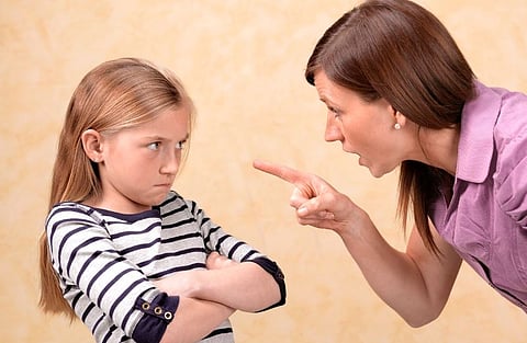 Parenting Tips : पालकांनी जपून बोलावे, ‘या’ वाक्‍यांचा मुलांच्‍या मनावर होतो खोलवर परिणाम
