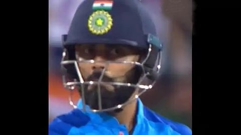 Virat Kohli : विराट स्वत:च्याच शॉटने हैरान, किंग कोहलीची गोल्डन रिॲक्शन व्हायरल (Video)