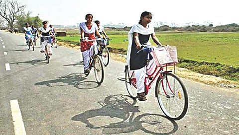 नाशिक : जि.प. शिक्षण विभागाच्या सायकलींना नियोजन विभागाकडूनच ब्रेक