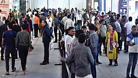 नाशिक : क्रेडाई मेट्रो आयोजित शेल्टर गृहप्रदर्शनात झालेली गर्दी.