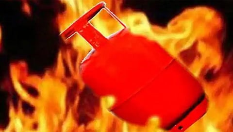 Cylinder explosion in Pachpavali, one woman injured