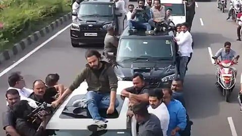 साऊथच्या ‘या’ स्टारला चालत्या कारच्या छतावर बसून स्टंट करणं पडलं महागात, गुन्हा दाखल