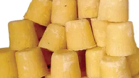 सांगलीत येणारा गूळ कर्नाटकने अडवला