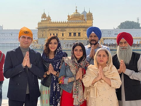 ‘दिल दिया गल्‍लां’ च्‍या कलाकारांनी अमृतसर येथील सुवर्ण मंदिराला भेट