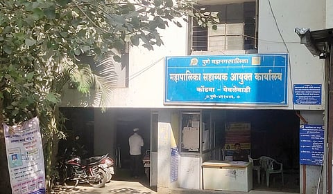 कोंढवा-येवलेवाडी क्षेत्रीय कार्यालयात अधिकारी व कर्मचार्‍यांची उपस्थिती वेळेवर दिसून आली.