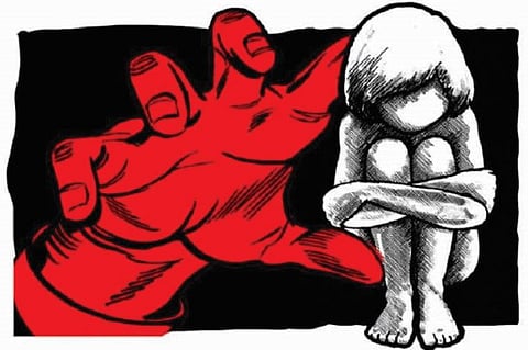 तुझे करिअर बनवेल सांगत, अकॅडमीच्या संचालकाकडून मुलीवर लैंगिक अत्याचार