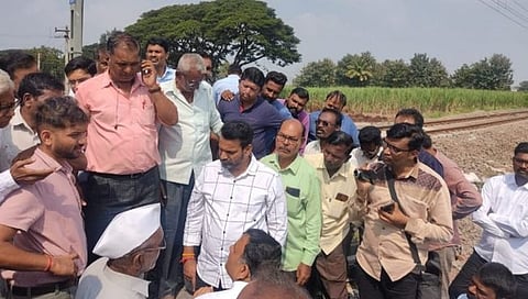 हातकणंगले : भुयारी मार्गात विलंब होत असल्‍याने रेल्वे अधिकाऱ्यांना धैर्यशील माने यांचा इशारा