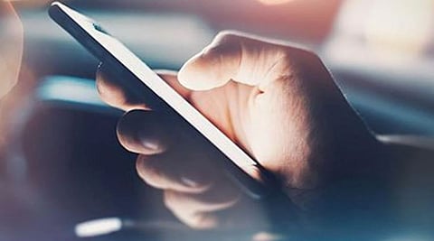 Allergy and Smartphone : स्‍मार्ट फोन ठरु शकतो ॲलर्जीचे कारण! : जाणून घ्‍या स्‍मार्ट फोन आणि ॲलर्जीचे ‘कनेक्‍शन’