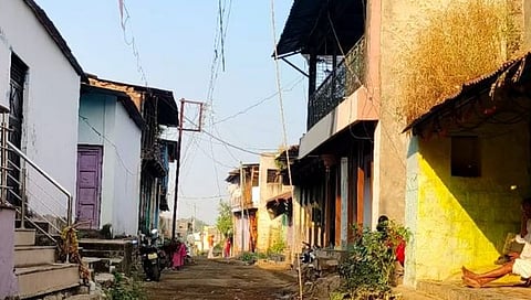 परभणी : चारठाणा येथील जीर्ण विद्युत  ताराकडे महावितरणचे दुर्लक्ष