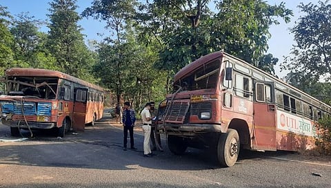 Accident : पालघर : जव्हार-सिल्वासा रोडवर दोन एसटी बसची समोरसमोर धडक; २० हून अधिक प्रवाशी जखमी