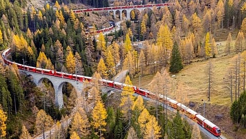 World Longest Passenger Train : स्वित्झर्लंडमध्‍ये जगातील सर्वात मोठ्या पॅसेंजर रेल्वेची सेवा सुरु ; १०० डबे, ४५५० आसन व्यवस्था