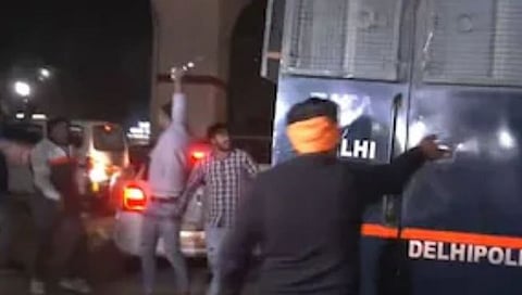 Attack on aftab : आफताबला घेवून जाणाऱ्या जेल व्हॅनवर तलवार हल्‍ला करणारे आहेत तरी कोण? जाणून घ्‍या
