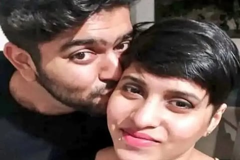 Shraddha Murder Case : फ्रीजमध्ये श्रद्धाच्या मृतदेहाचे तुकडे; अन् बेडरुममध्ये आफताब दुस-या तरुणीसोबत…