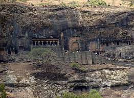 लेण्याद्री : सातवाहनकालीन रांजणाचे होणार संवर्धन, पुरातत्व खात्याच्या अधिकार्‍यांनी दिली माहिती