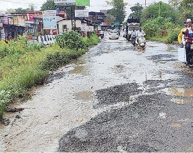 चार वर्षे झाली तरी रस्ता पूर्ण होईना ; श्रीरामनगर ते शिवापूर रस्त्याकडे बांधकाम विभागाचे दुर्लक्ष